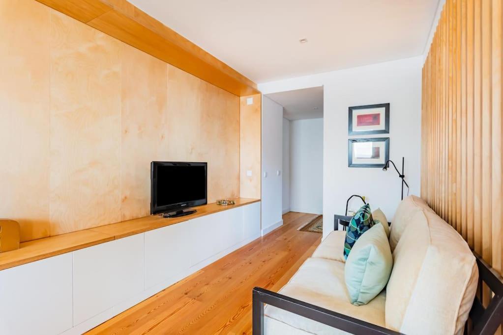 Oeiras Spacious And Coastal Flat Apartment